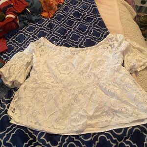 Cute white flowing cropped blouse